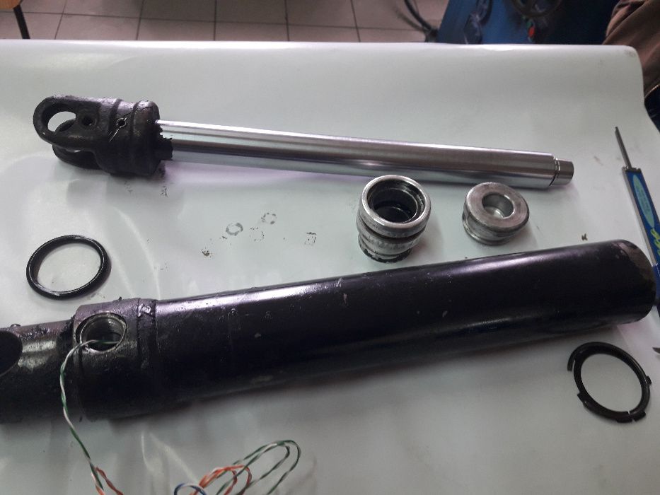 Reparatii cilindri hidraulici & pneumatici si pompe hidraulice.