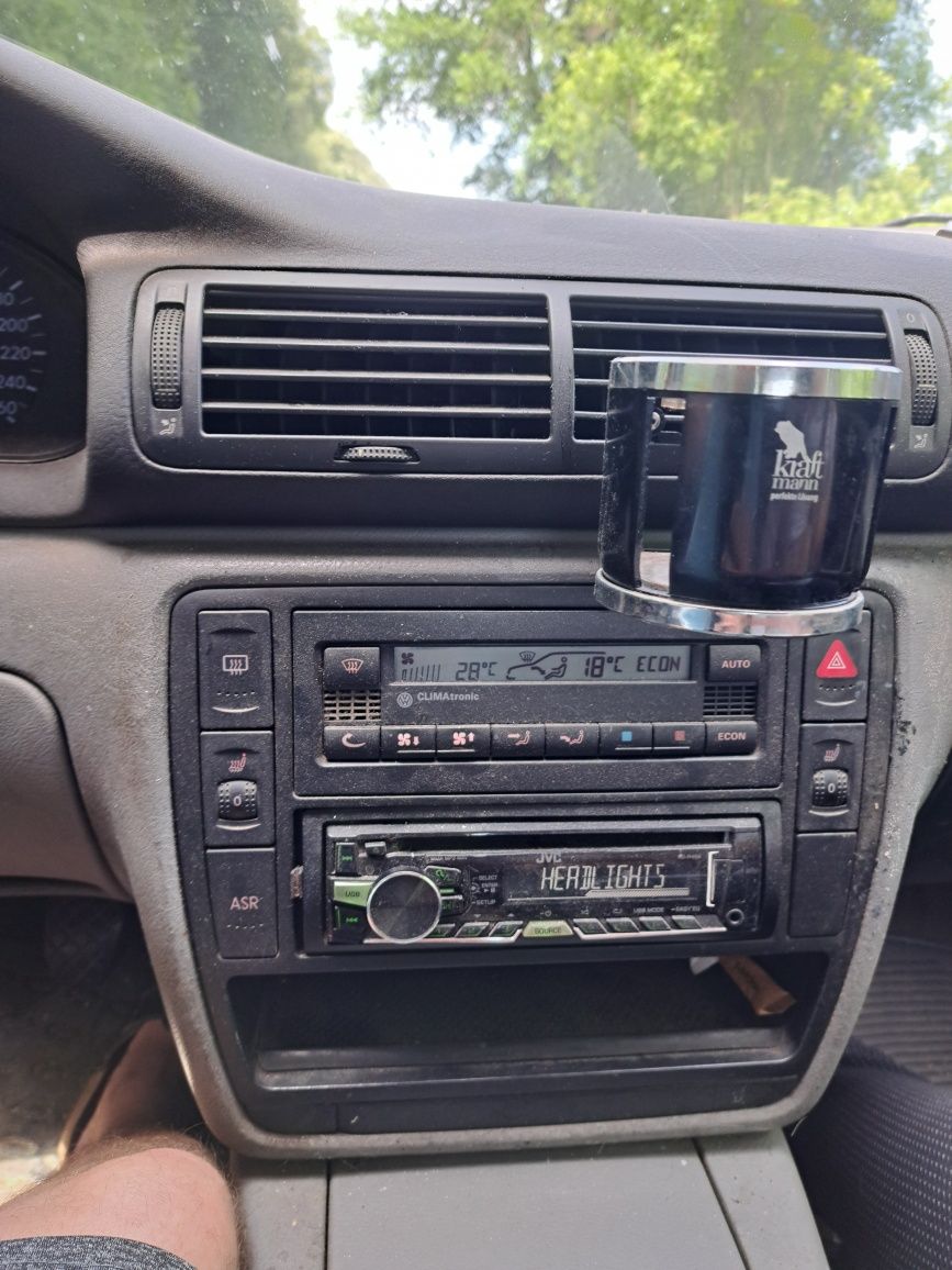 Vând Volkswagen Passat