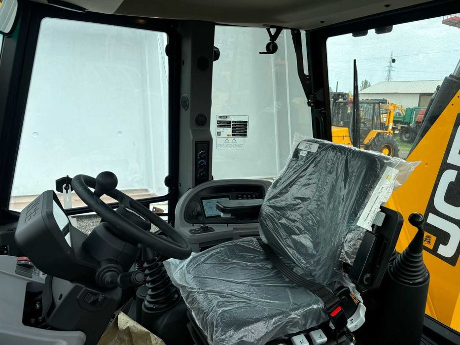 Buldoexcavator JCB 3CX, 2025, NOU