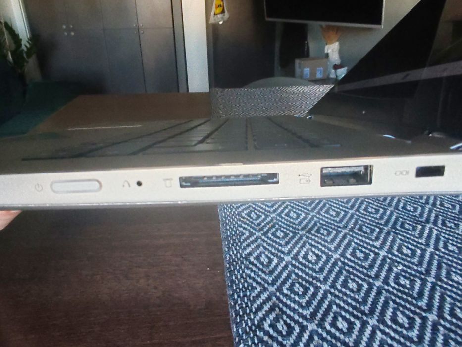 Super preț, impecabil, Laptop Lenovo Yoga 520 – i3, 4gb ram, HDD 1 TB