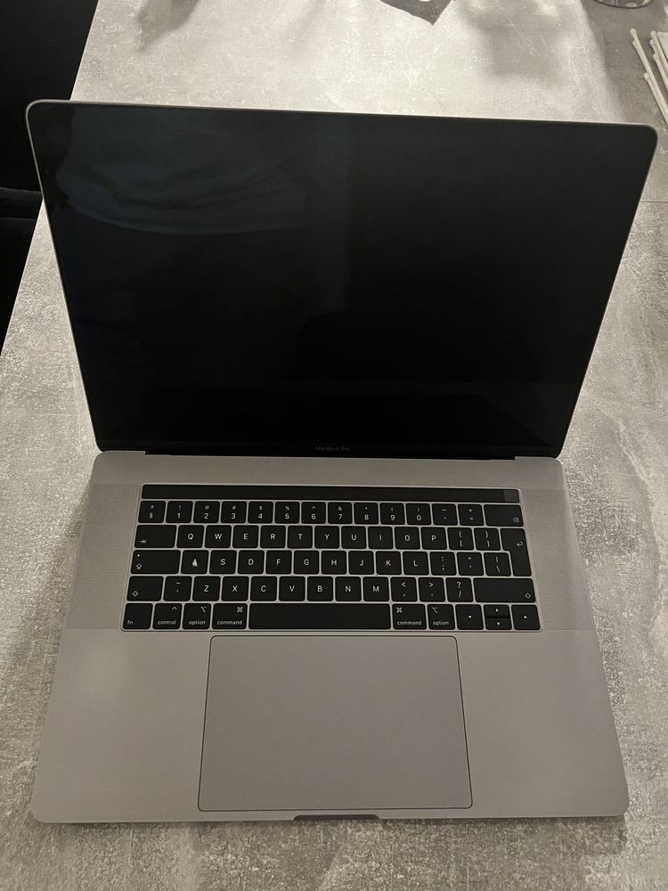 Ocazie!!! Macbook pro 2019 touch bar