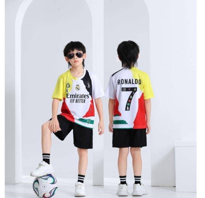 Продам форму футбольную.