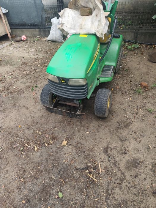 Vând tractorașe gazon JOHN DEERE LT166