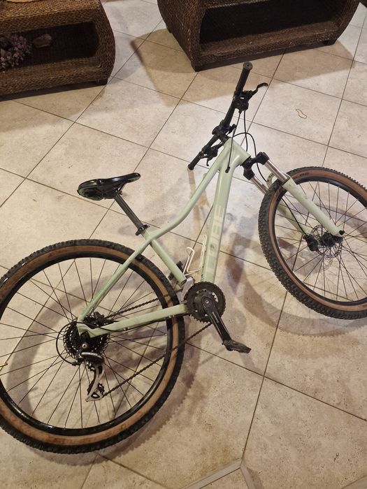 Vând bicicleta cube