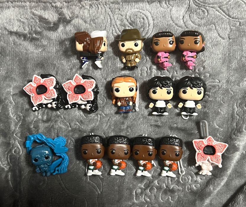 Продам фигурки Kinder joy stranger things, очень странные дела