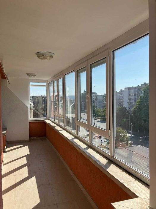 Продавам двустаен, луксозно обзаведен апартамент