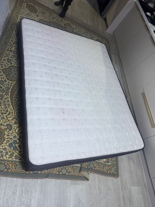 Продам кровать с матрасом