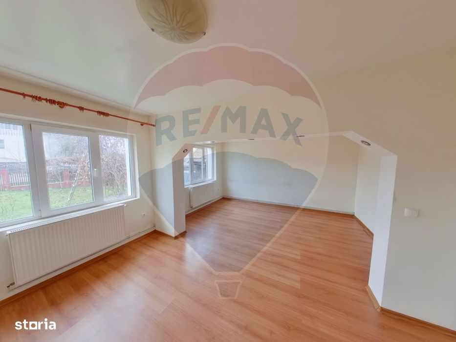 Casă / Vilă cu 3 camere de vânzare in Vadul Izei