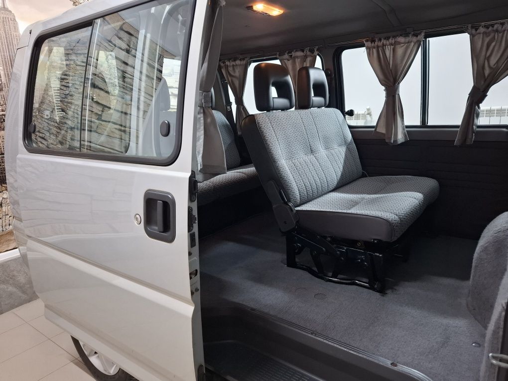 Oldtimer minibus 8+1 locuri Mitsubishi L300