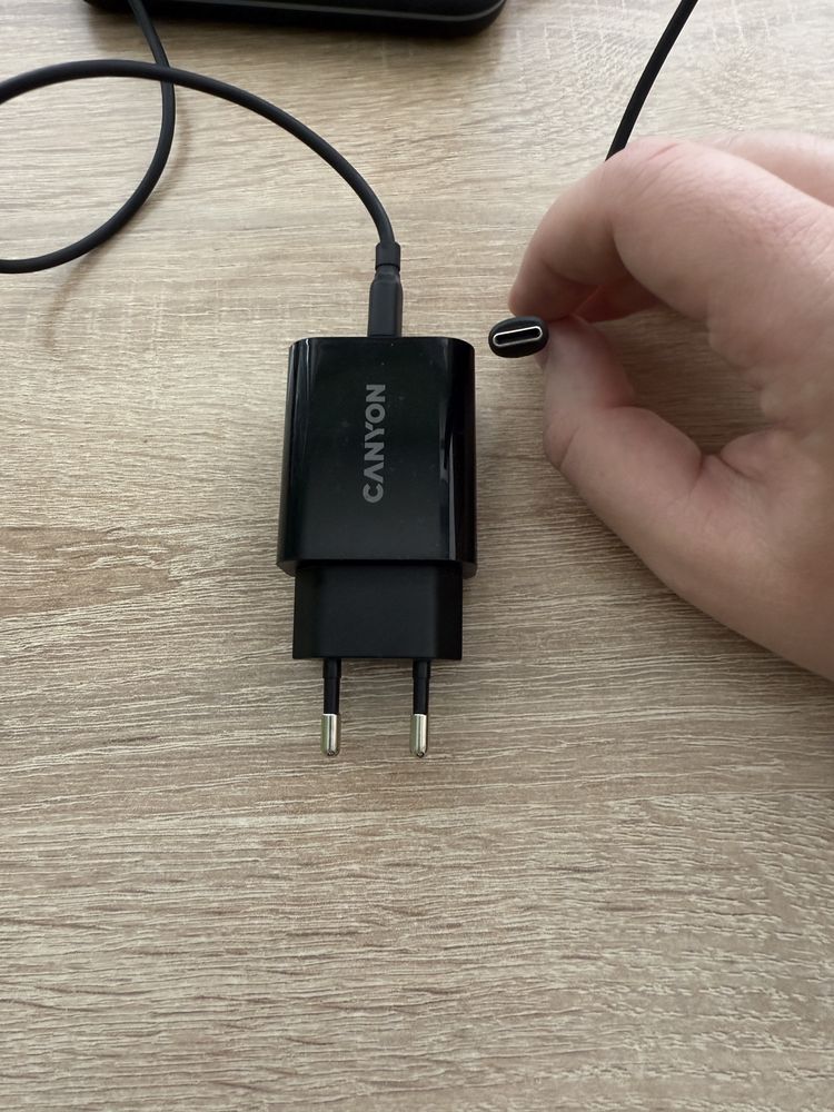 Зареждаща станция 3 in 1