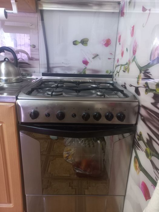 Продам газовую плиту