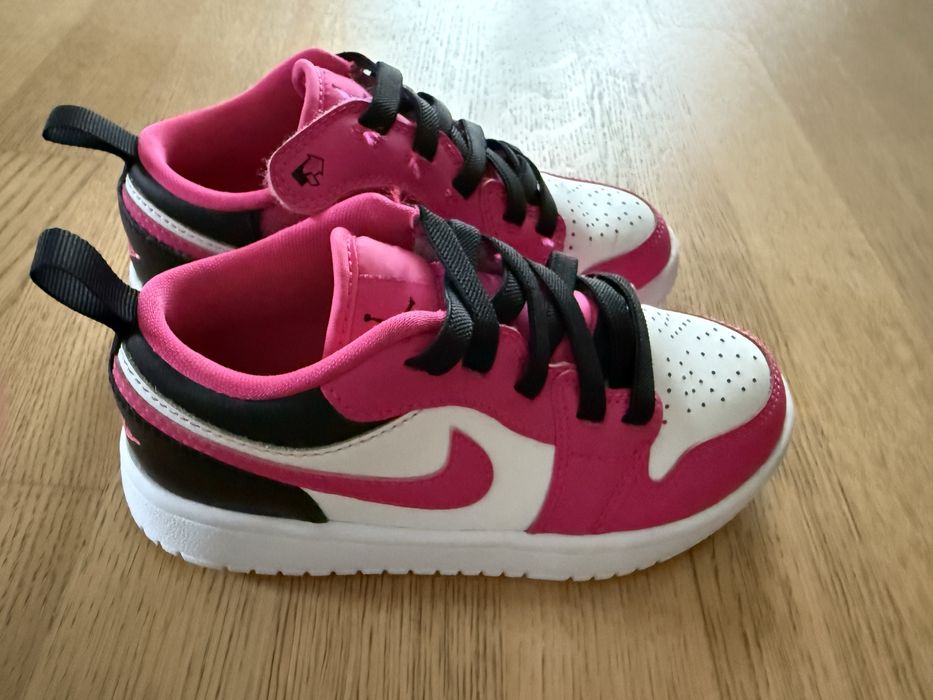 Nike Air Jordan 1, roz, marimea 31