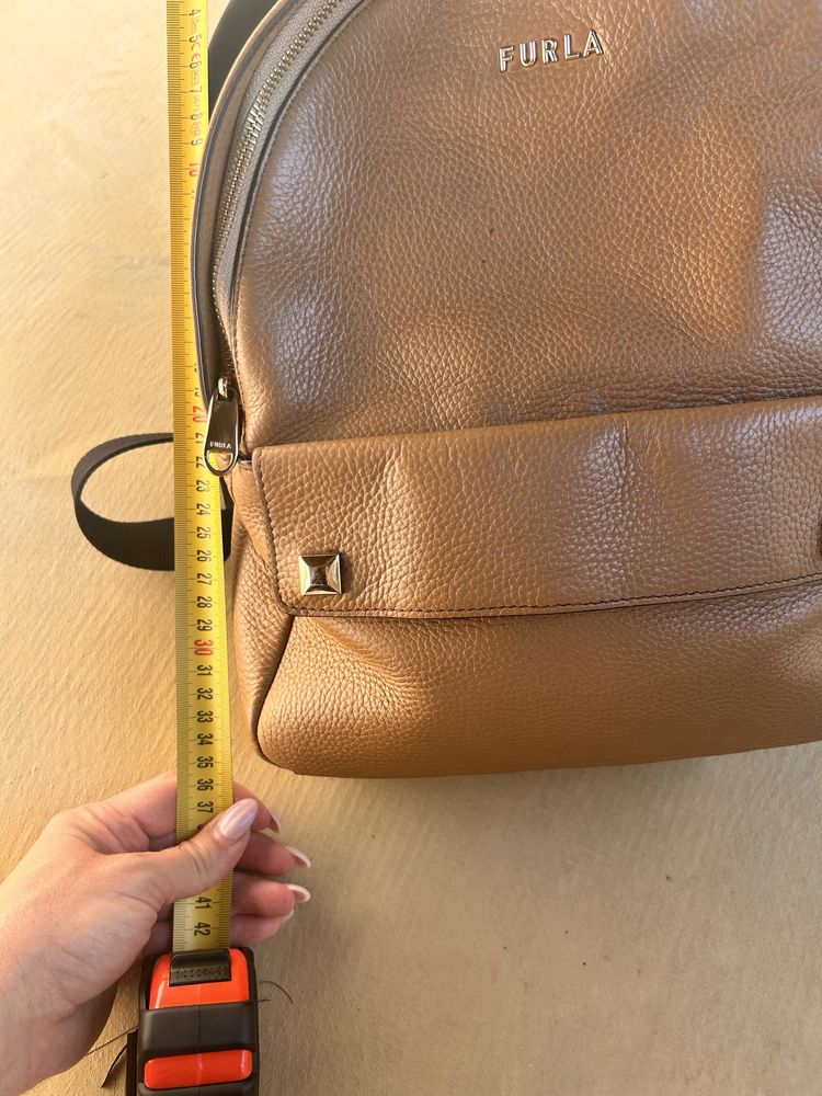 Продавам раница FURLA