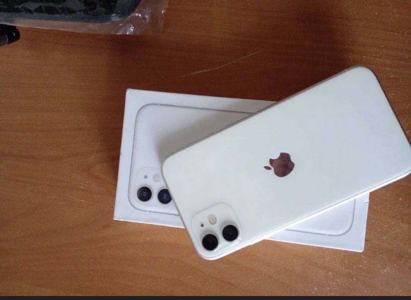 Продам айфон 11 64