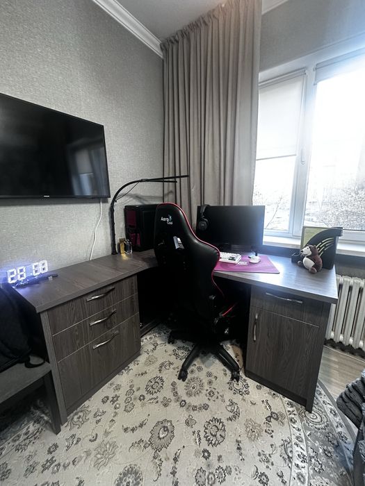 Продам угловой письменый стол!