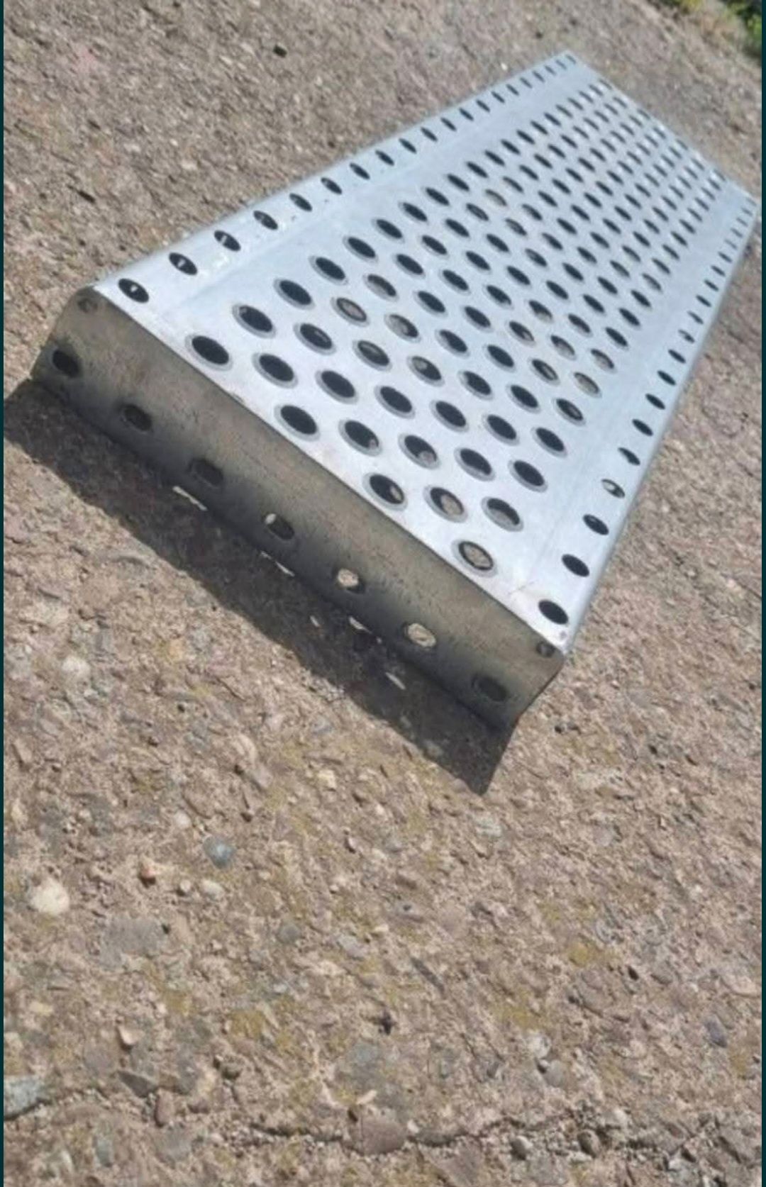 Trepte zincate metalice