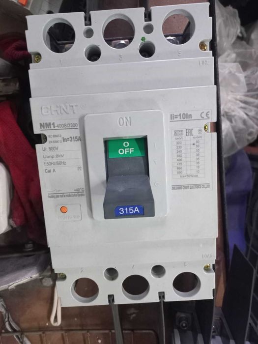 Автоматичен прекъсвач