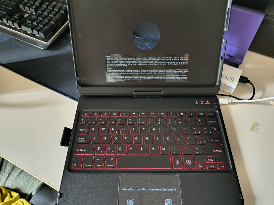 Vând husa tastatura cu trackpad pentru iPad