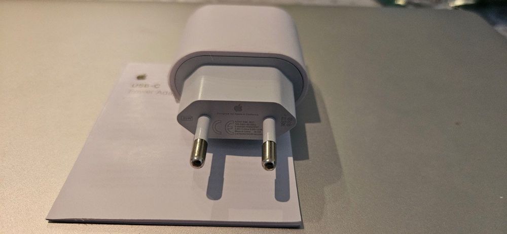 Адаптер зарядно Apple USB C 35W Power за iPhone 15,16,17