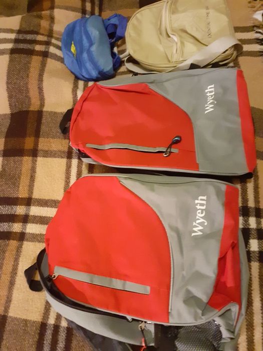 Vand 3 costume baie pentru fete, rucsacuri copii