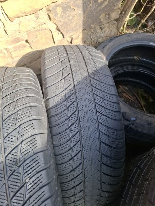 Vand 1 sau 2 anvelope 225 60 18 brigestone de iarna ranflet