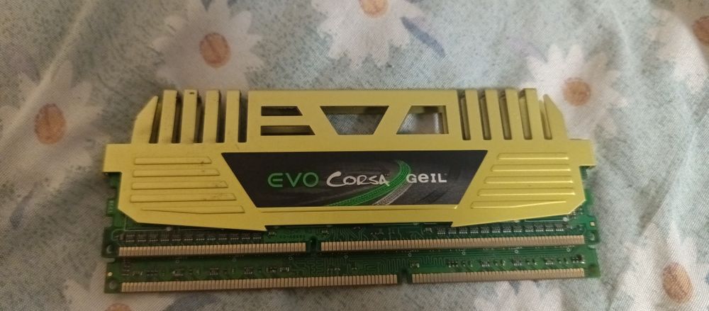 Оперативная память DDR3 8GB × 2 (16GB комплект)