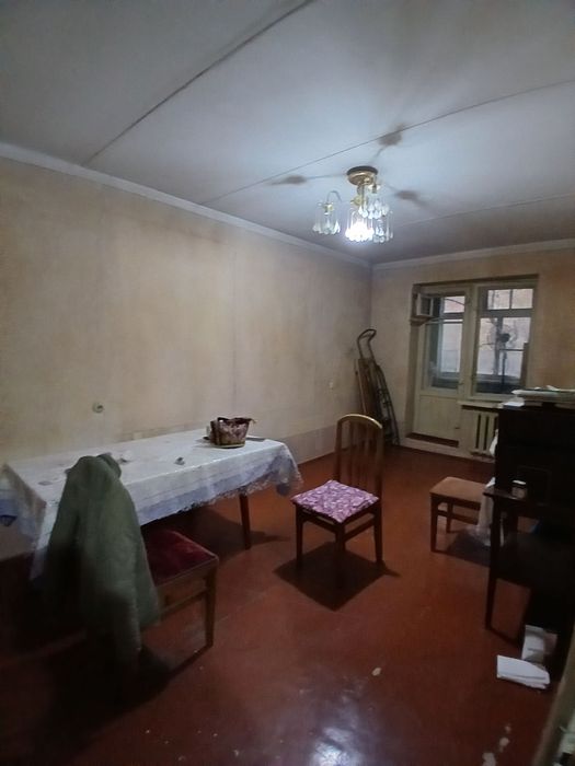 Uy sotiladi srochni 3 xonali 1 etaj