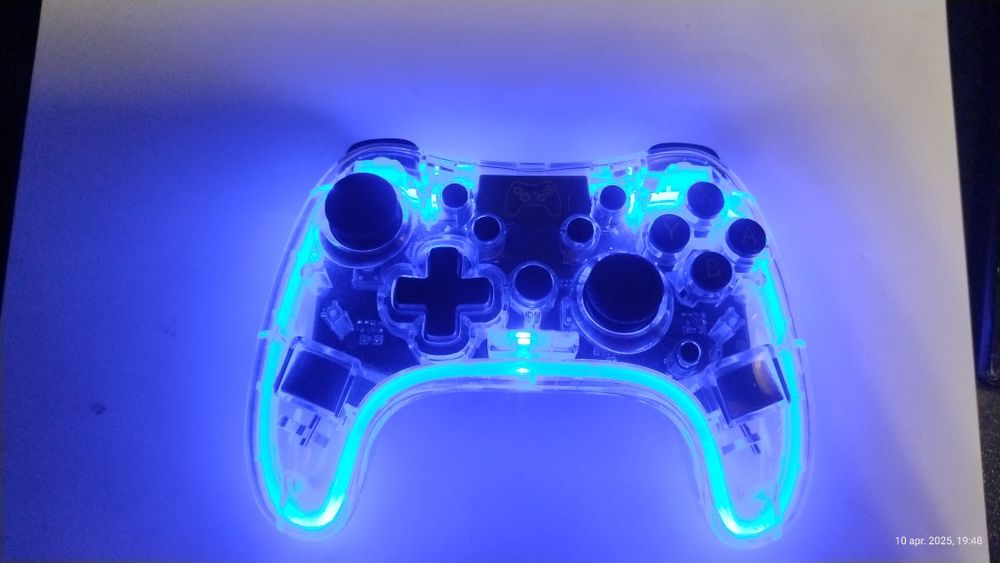 Controller wireless este compatibil cu Android, iOS și pc