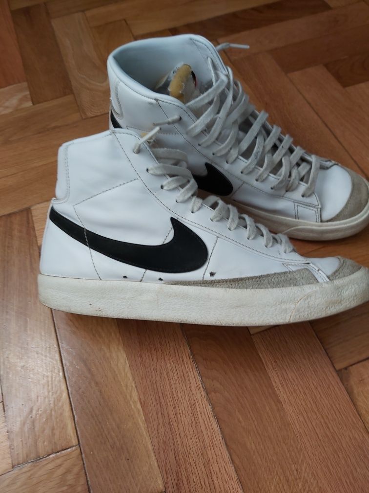 Vând nike bleezer mid 77