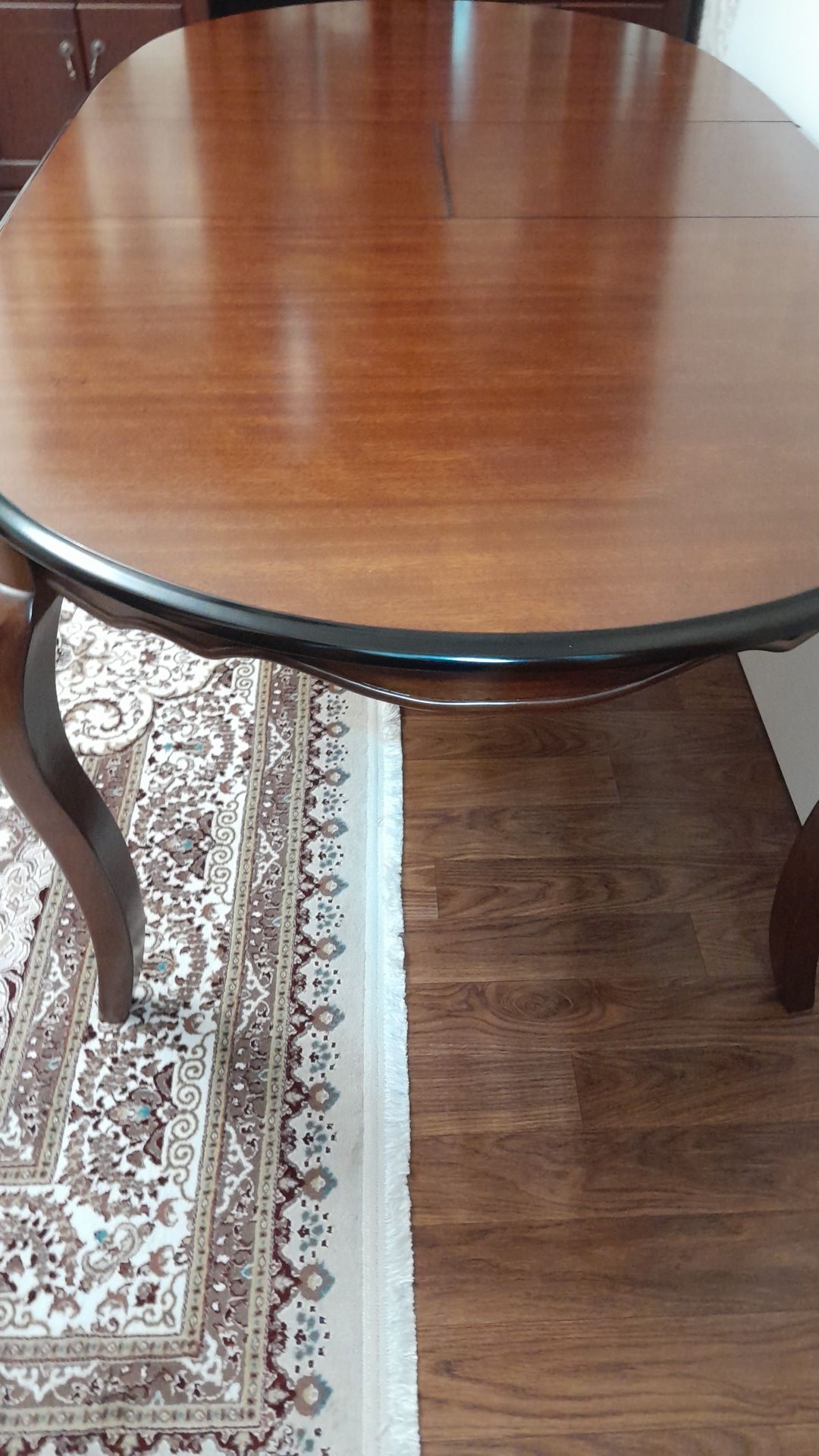 Продам новые стол  3 метрамалазия