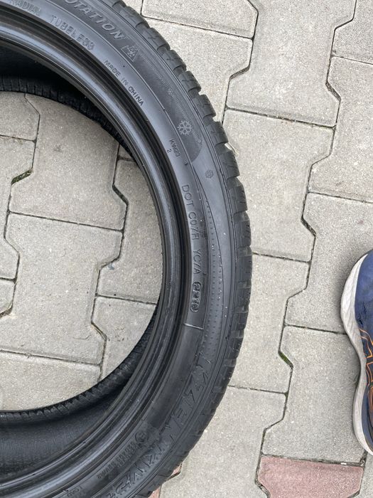 Vand 1 bucata anvelopa iarna Kumho, 215/45 R17