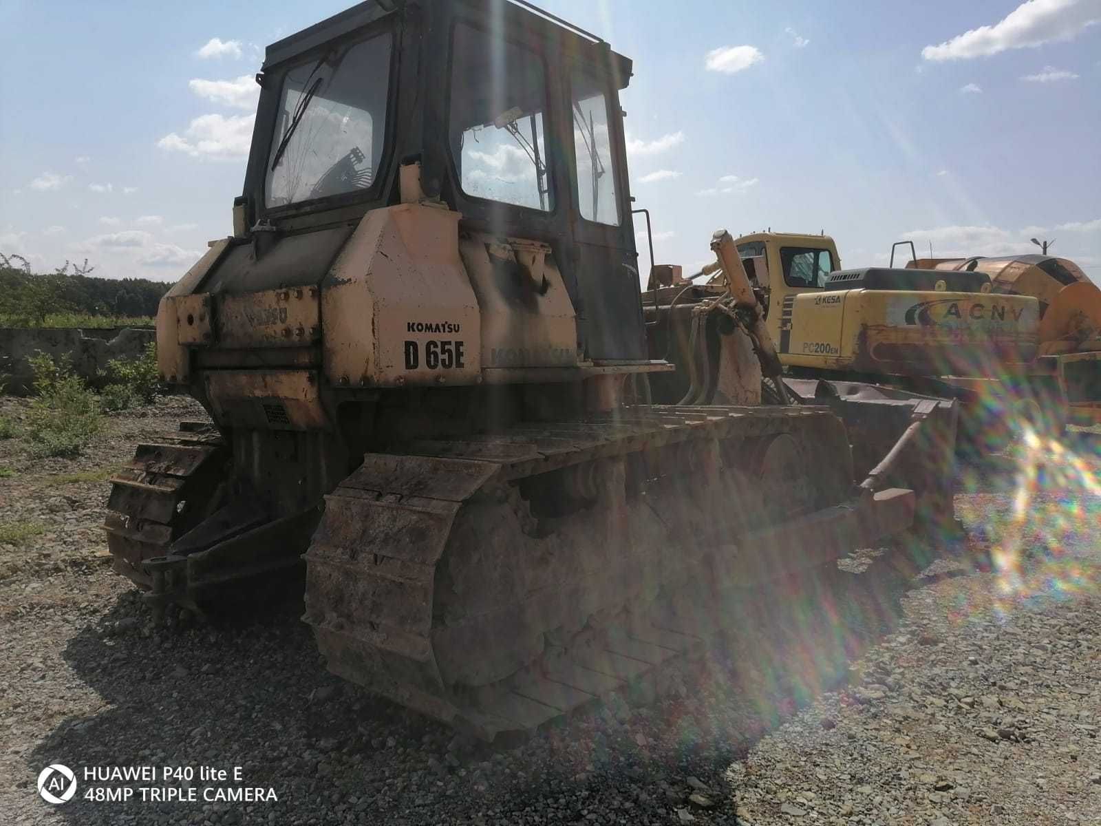 Dezmembrez Buldozer Komatsu D65E