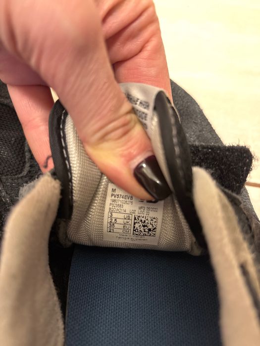 Vând pantofi sport New Balance, piele naturală antilopă, mărimea 35