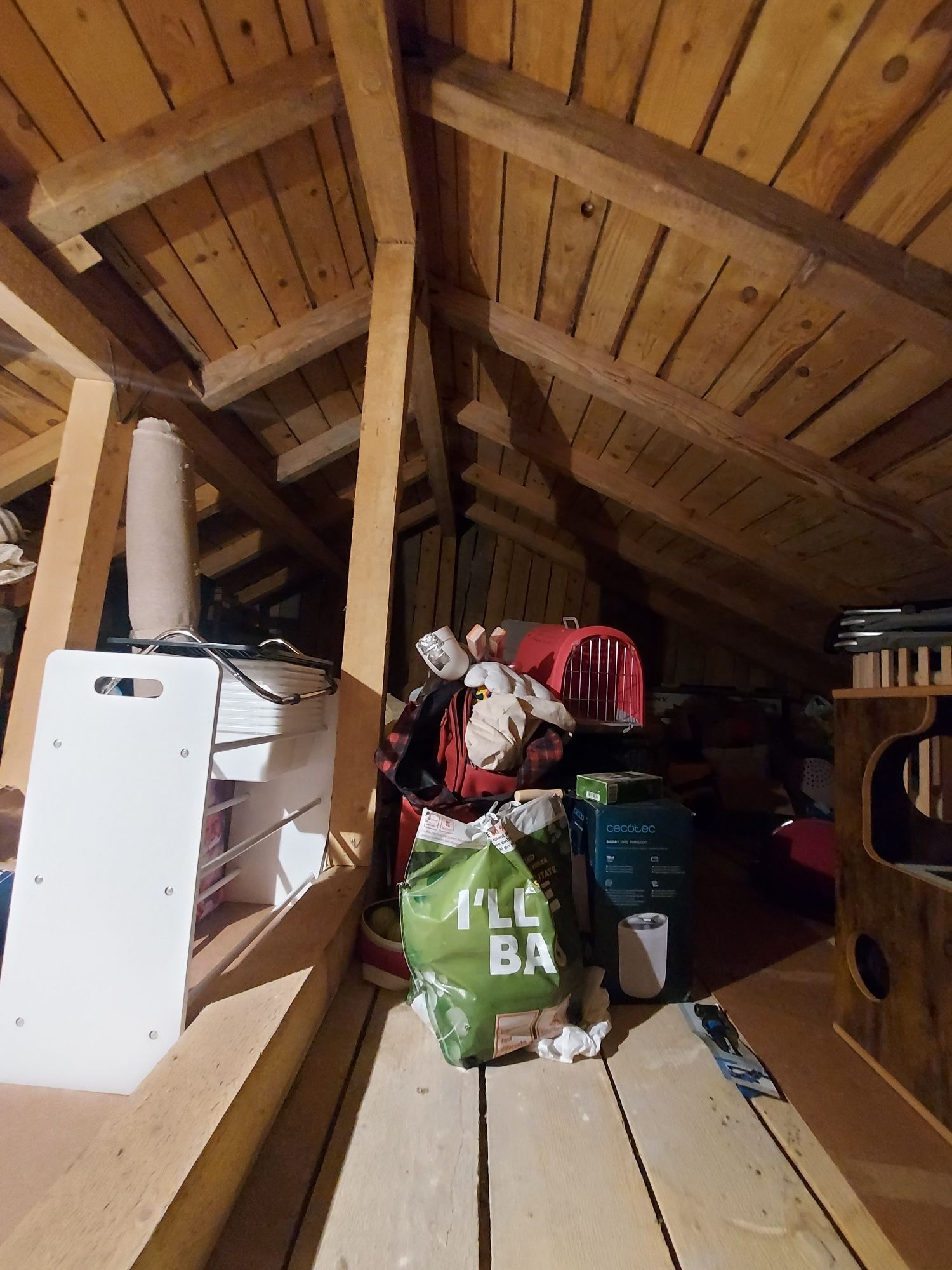 Vând apartament cu pod și loc de parcare