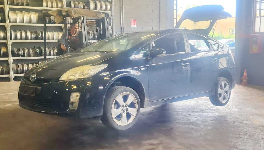 Тойота Приус  1.8 Hybrid 2ZRR – само на части
