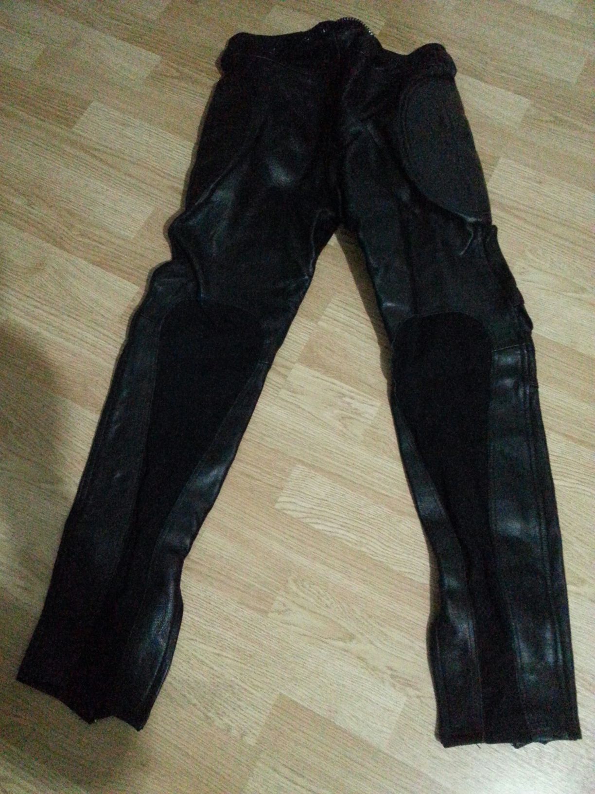 Pantaloni motociclist piele cu protectie