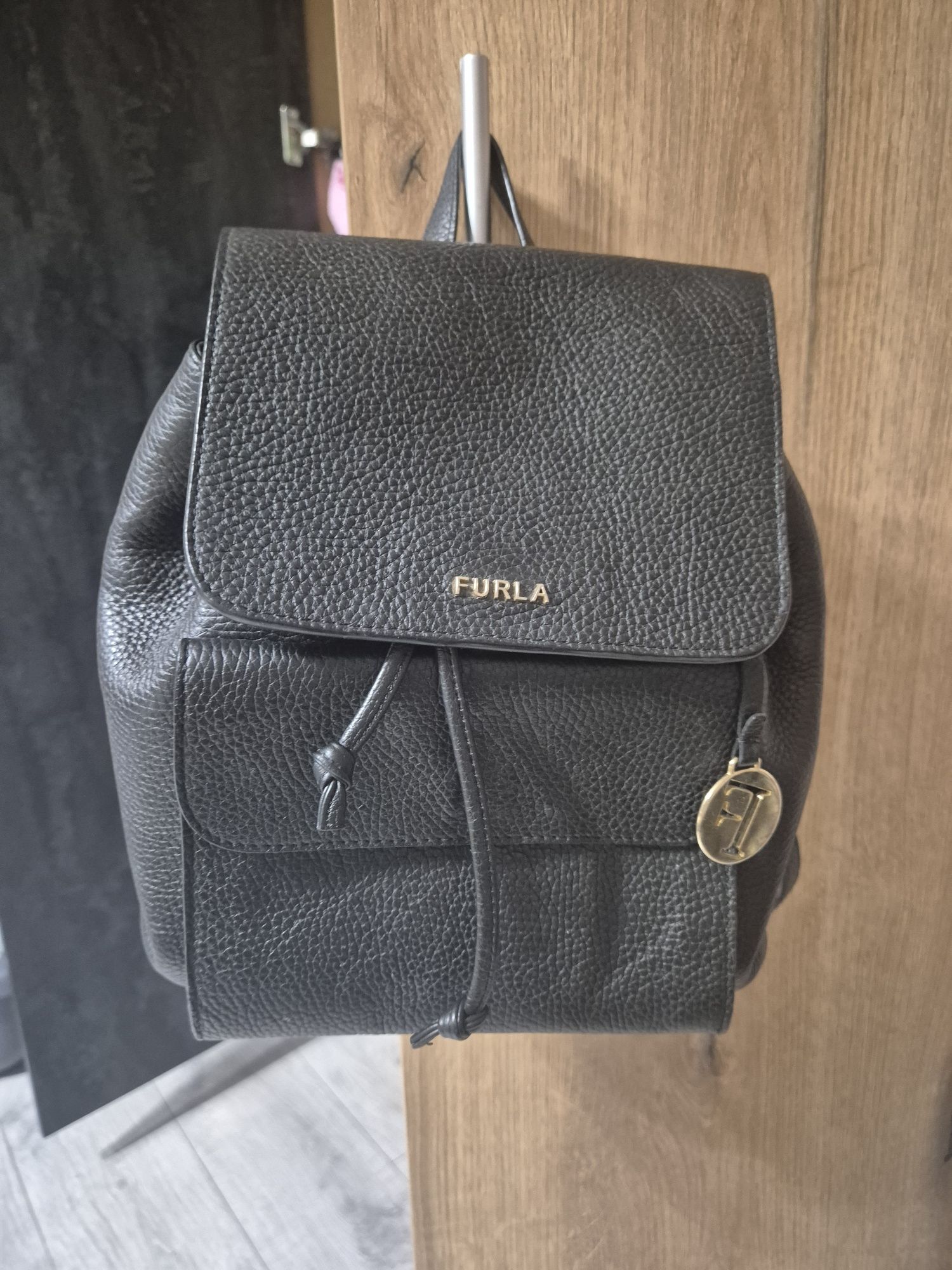 Раница Furla естествена кожа