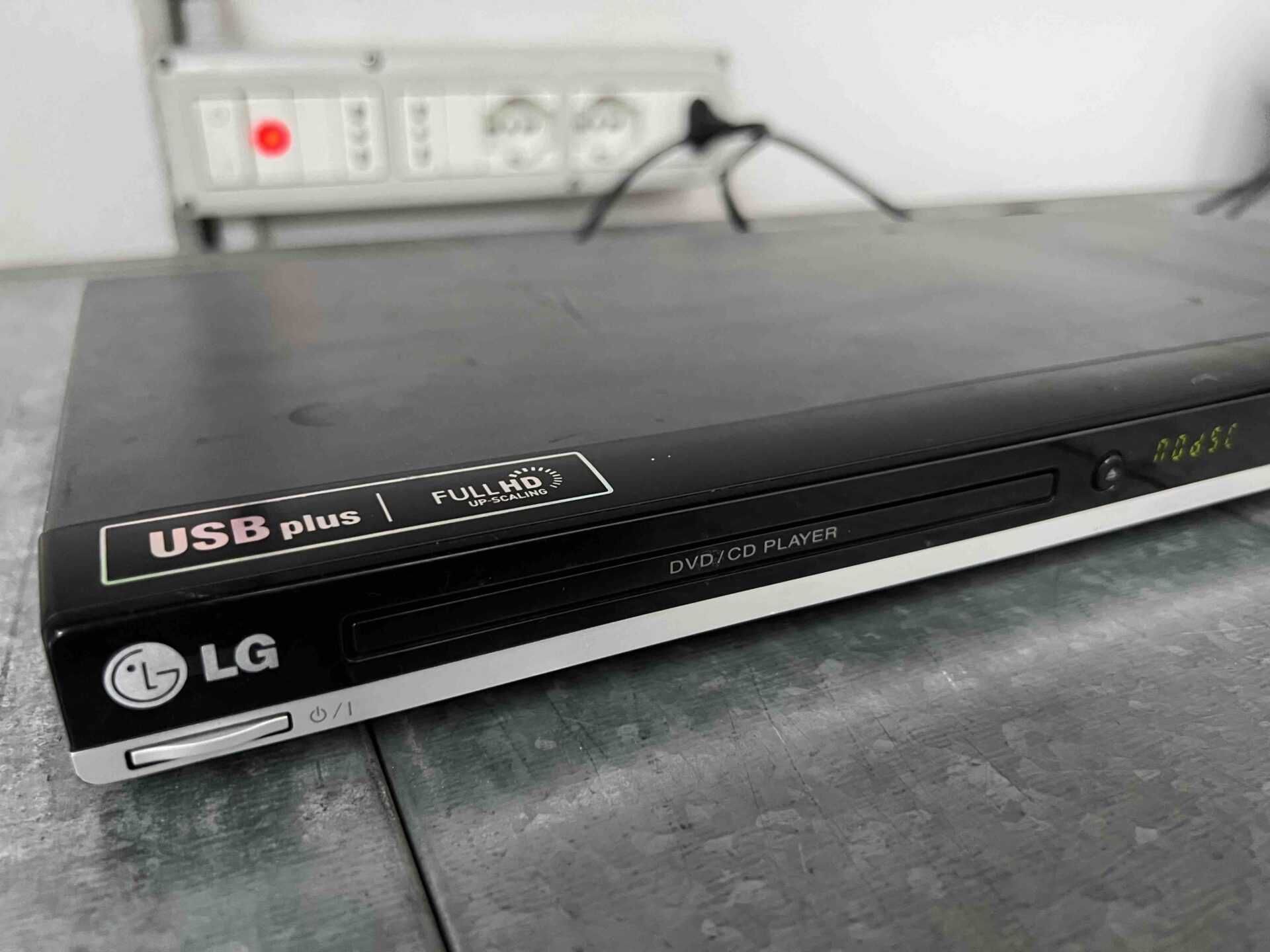 DVD player LG DVX392H, USB,  cu telecomanda