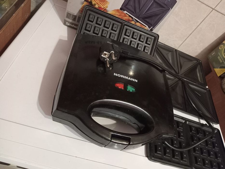 Сендвичница 3в 1  б/у отличного качества