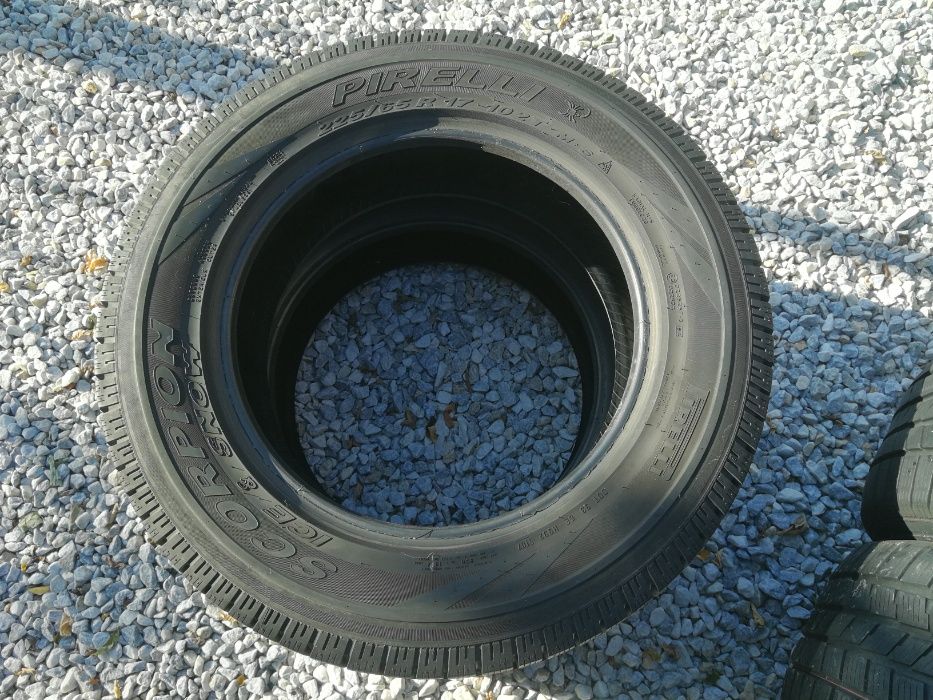 2 зимни гуми R17 225/65 Pirelli Scorpion Ice and Snow 102T M+S