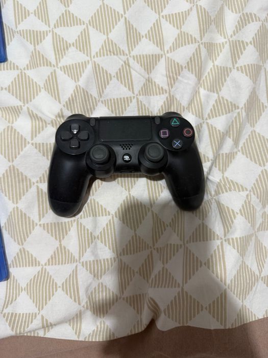 Play station 4 pro 1T
