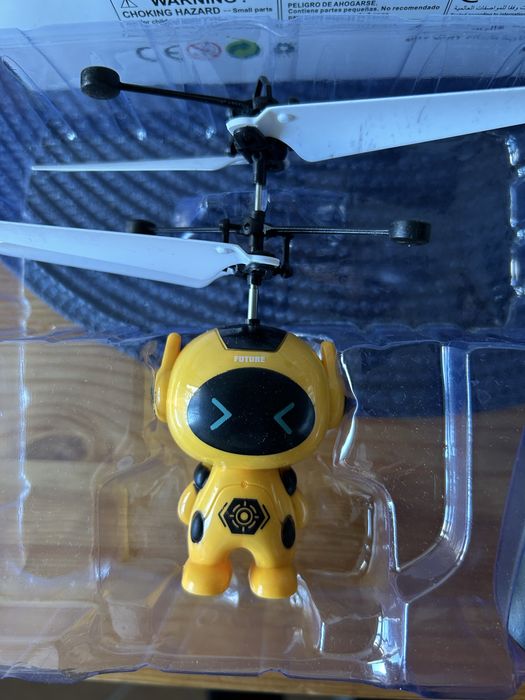 Elicopter zburator interactiv cu telecomanda