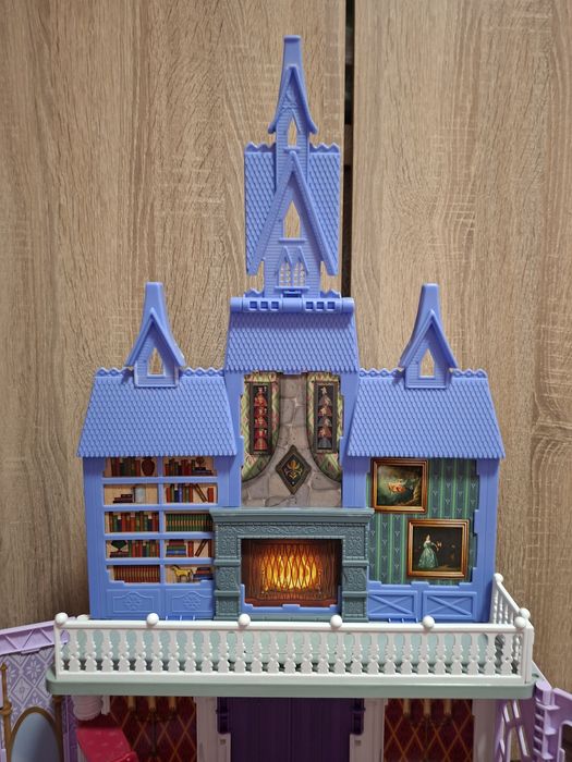 DISNEY Frozen II Сгъваем замък АРЕНДЕЛ на Елза и Анна