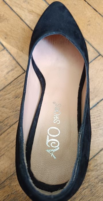 Официални дамски обувки.