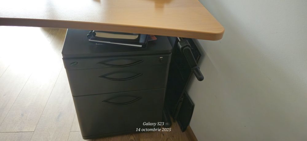 Mobila de birou compus din birou,roll box si 2 bulapuri