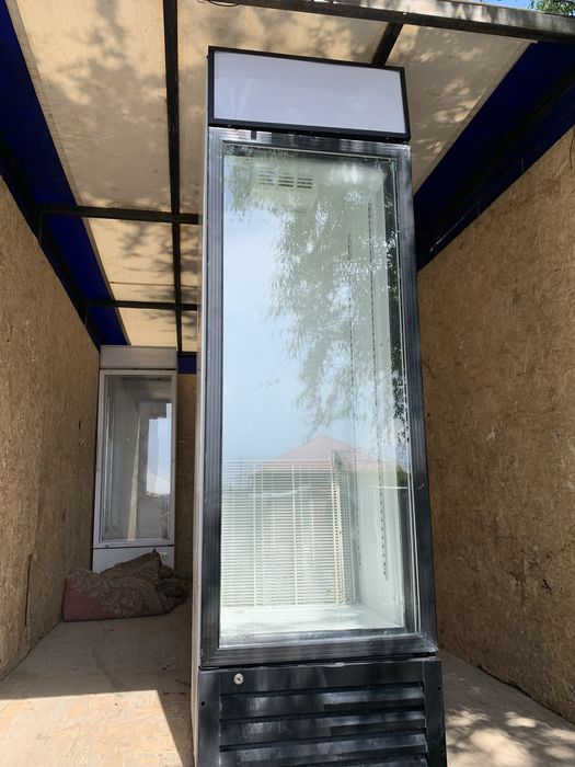 Витринный холодильник / Холодильник