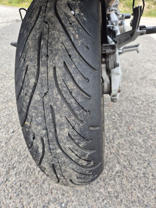 Hornet 900 – Naked clasic cu suflet sportiv și dotări touring