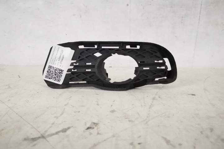 Оригинална лява решетка за фар за Мерцедес-Бенц / Mercedes-Benz C-Clas