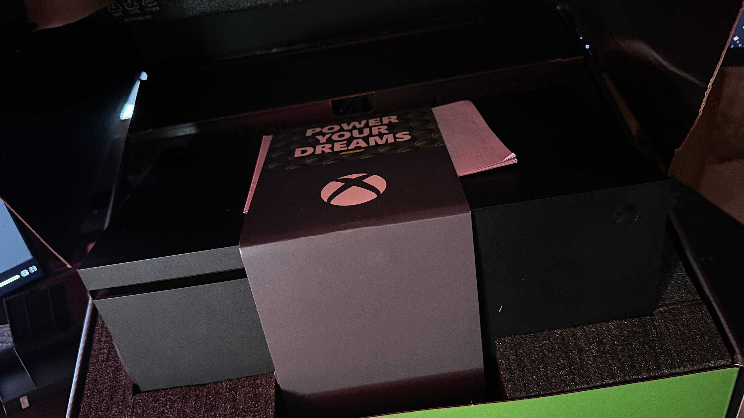 Продаю Xbox Series X — Идеальное Состояние