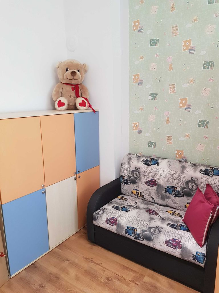 Дава се под наем Тристаен апартамент в Перник, Център - 100 кв.м за 433.5 € - Снимка #16